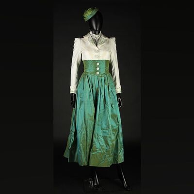 Lucy Westenra (Katie McGrath) Drawing Room Costume