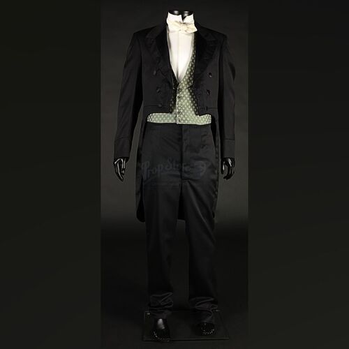 Jonathan Harker (Oliver Jackson-Cohen) Evening Suit