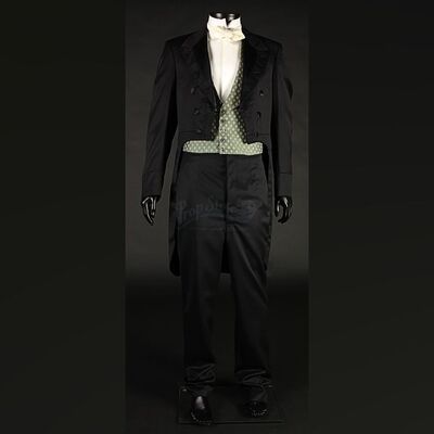 Jonathan Harker (Oliver Jackson-Cohen) Evening Suit