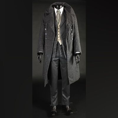 Alexander Grayson (Jonathan Rhys Meyers) First Daytime Outing Costume
