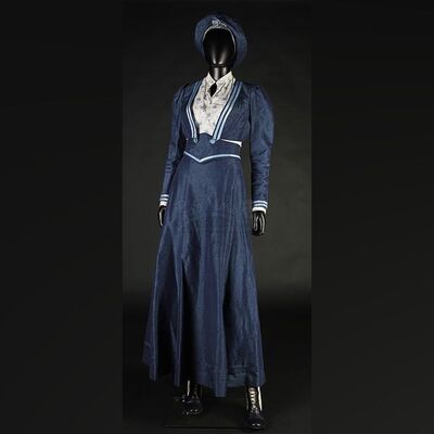 Mina Murray (Jessica De Gouw) Pre-Explosion Costume