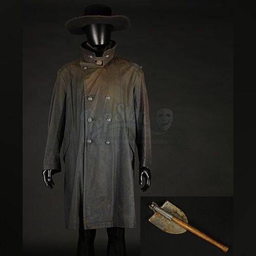 Van Helsing (Thomas Kretschmann) Crypt Discovering Costume with Shovel