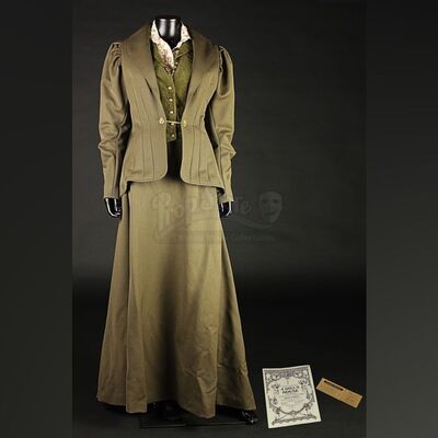 Vera Markham (Melanie Jessop) Costume with Props