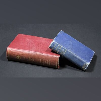 Mina Murray (Jessica De Gouw) Examination Study Books