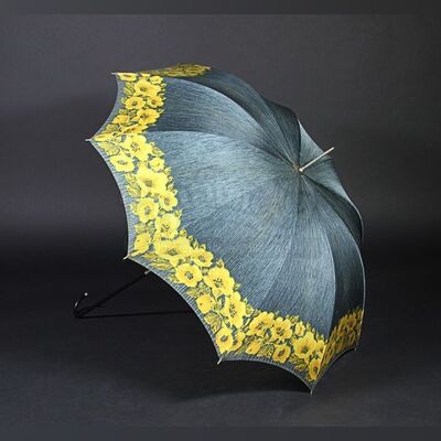 Mina Murray (Jessica De Gouw) Umbrella