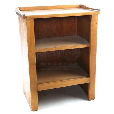 TWILIGHT (2008) - Bella Swan's Nightstand