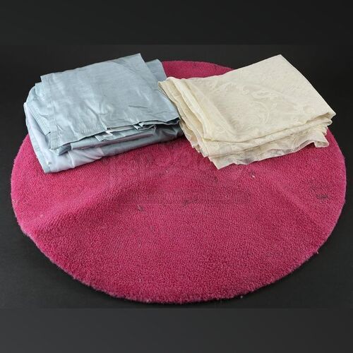 TWILIGHT (2008) - Bella's Bedroom Carpet and Drapes