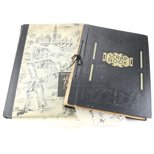 TWILIGHT (2008) - Edward Cullen's Scrapbook and Atlas