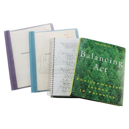 THE TWILIGHT SAGA: NEW MOON (2009) - Bella Swan's School Books and Book Report