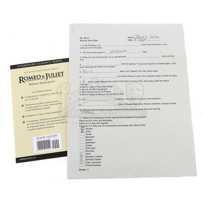 THE TWILIGHT SAGA: NEW MOON (2009) - Bella Swan's Romeo and Juliet Test and Book Cover