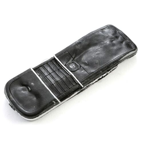 THE TWILIGHT SAGA: NEW MOON (2009) - Edward Cullen's Crushable Phone
