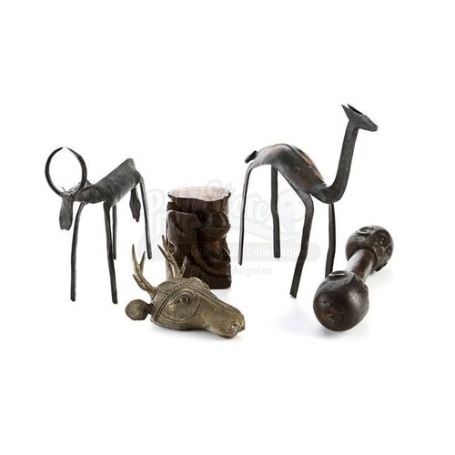 THE TWILIGHT SAGA: ECLIPSE (2010) - Cullen House Shelf Decorations
