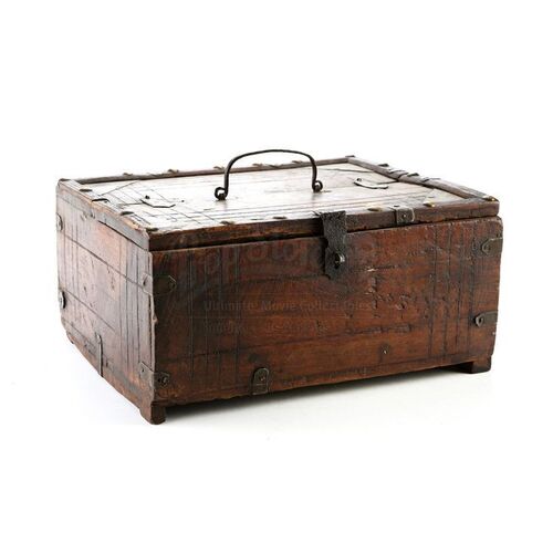 THE TWILIGHT SAGA: ECLIPSE (2010) - Cullen House Wooden Box