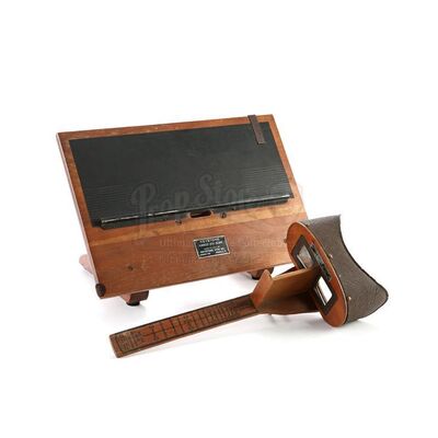 THE TWILIGHT SAGA: ECLIPSE (2010) - Edward Cullen's Antique Keystone Correct-Eye-Scope