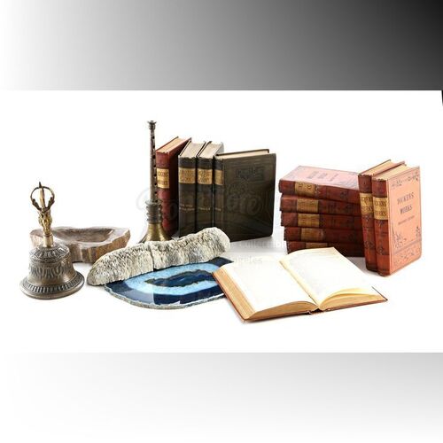THE TWILIGHT SAGA: ECLIPSE (2010) - Edward Cullen's Bedroom Shelf Decorations