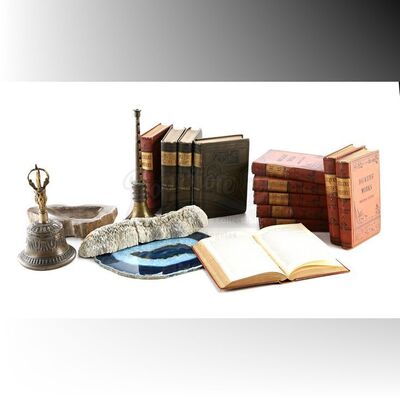 THE TWILIGHT SAGA: ECLIPSE (2010) - Edward Cullen's Bedroom Shelf Decorations