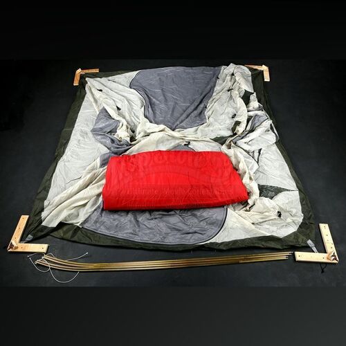 THE TWILIGHT SAGA: ECLIPSE (2010) - Bella Swan's Tent with Removable Roof