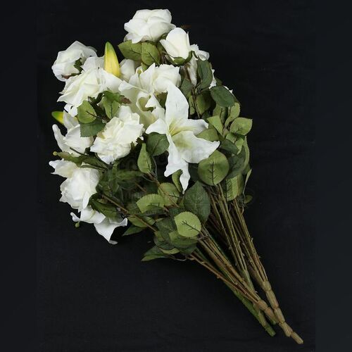 THE TWILIGHT SAGA: BREAKING DAWN PART 1 (2011) - Bella Swan's Nightmare Wedding Flowers