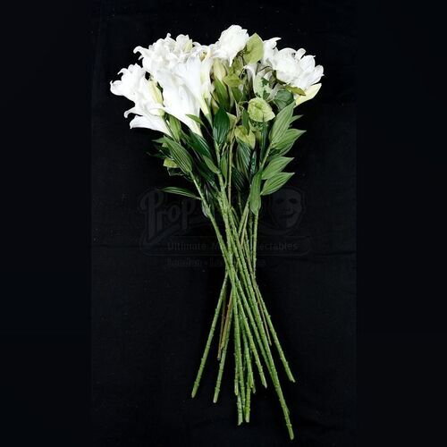 THE TWILIGHT SAGA: BREAKING DAWN PART 1 (2011) - Bella Swan's Long Nightmare Wedding Flowers