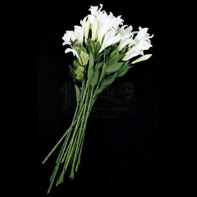 THE TWILIGHT SAGA: BREAKING DAWN PART 1 (2011) - Bella Swan's Long Nightmare Wedding Flowers