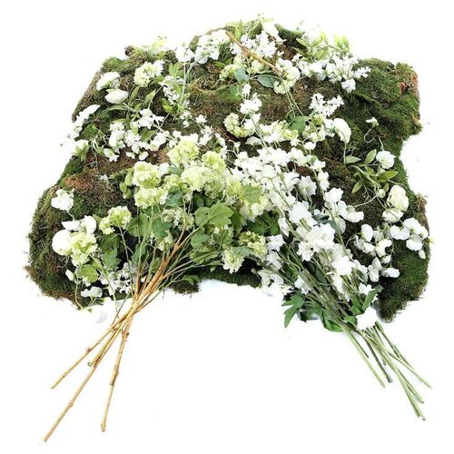 THE TWILIGHT SAGA: BREAKING DAWN PART 1 (2011) - Wedding Table Moss and Flower Display
