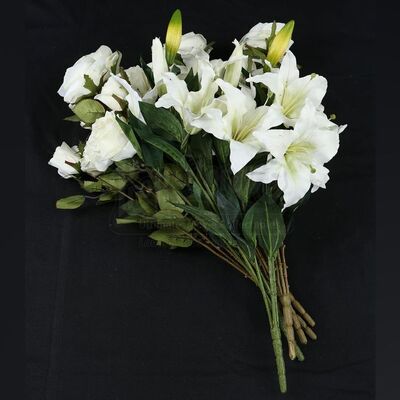THE TWILIGHT SAGA: BREAKING DAWN PART 1 (2011) - Bella Swan's Nightmare Wedding Flowers