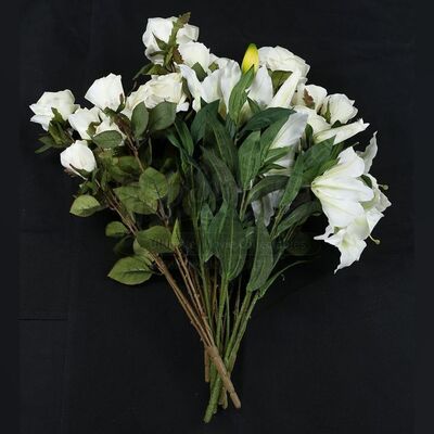 THE TWILIGHT SAGA: BREAKING DAWN PART 1 (2011) - Bella Swan's Nightmare Wedding Flowers