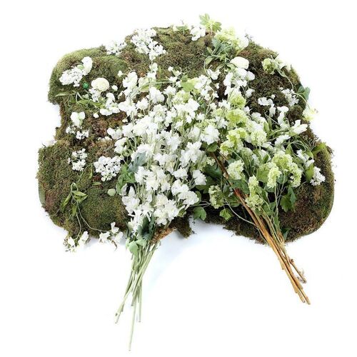 THE TWILIGHT SAGA: BREAKING DAWN PART 1 (2011) - Wedding Table Moss and Flower Display