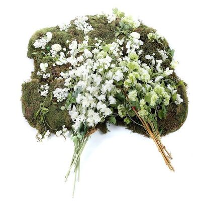 THE TWILIGHT SAGA: BREAKING DAWN PART 1 (2011) - Wedding Table Moss and Flower Display