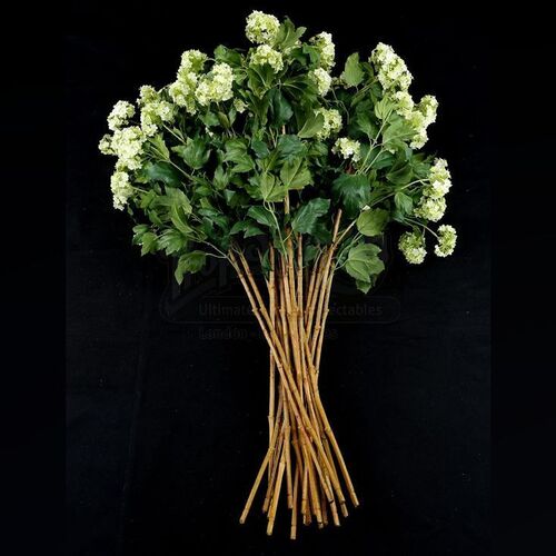 THE TWILIGHT SAGA: BREAKING DAWN PART 1 (2011) - Bella Swan's Long Wedding Flowers