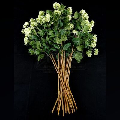 THE TWILIGHT SAGA: BREAKING DAWN PART 1 (2011) - Bella Swan's Long Wedding Flowers