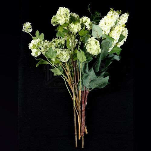 THE TWILIGHT SAGA: BREAKING DAWN PART 1 (2011) - Bella Swan's Wedding Flowers