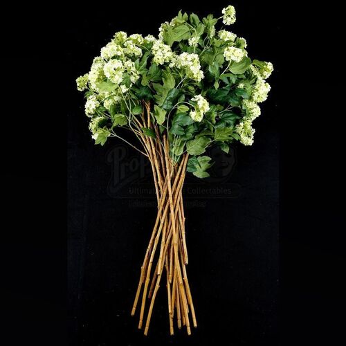THE TWILIGHT SAGA: BREAKING DAWN PART 1 (2011) - Bella Swan's Long Wedding Flowers