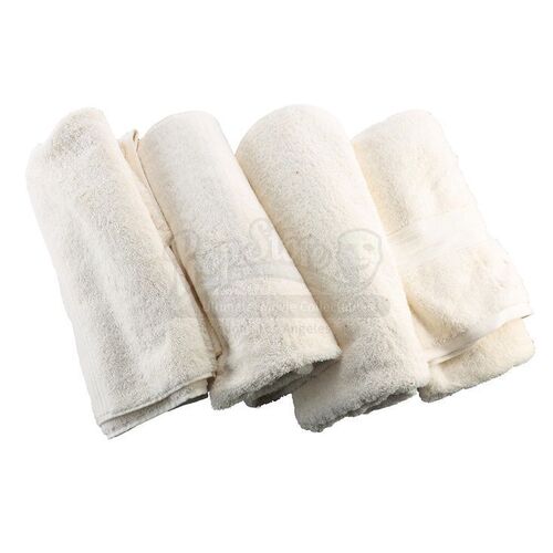 THE TWILIGHT SAGA: BREAKING DAWN PART 1 (2011) - Bella Cullen's White Towel
