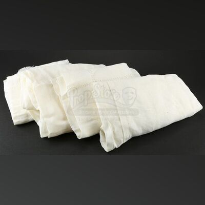 THE TWILIGHT SAGA: BREAKING DAWN PART 1 (2011) - Bella and Edward's Ripped Honeymoon Bed Drapes