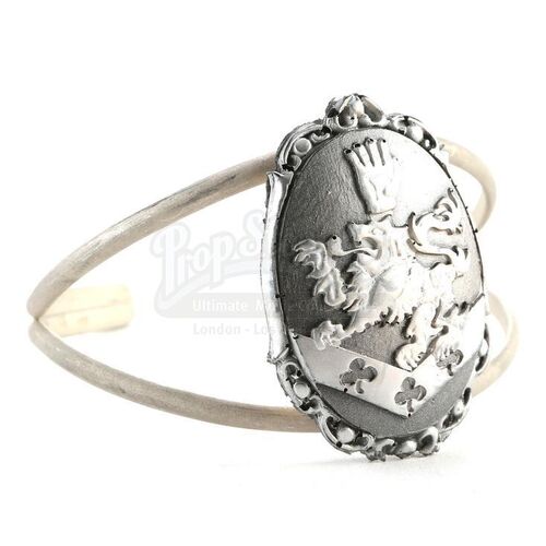 THE TWILIGHT SAGA: BREAKING DAWN PART 1 (2011) - Esme Cullen's Stunt Cuff