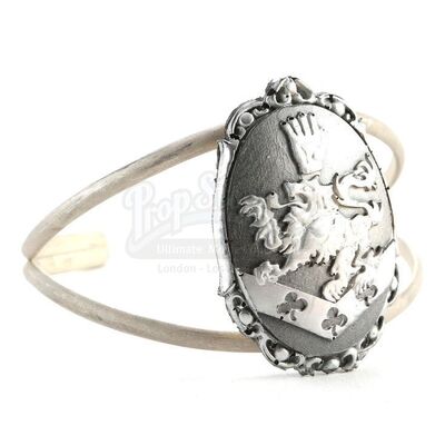 THE TWILIGHT SAGA: BREAKING DAWN PART 1 (2011) - Esme Cullen's Stunt Cuff