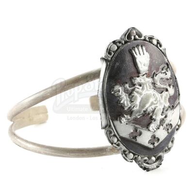 THE TWILIGHT SAGA: BREAKING DAWN PART 1 (2011) - Esme Cullen's Stunt Cuff