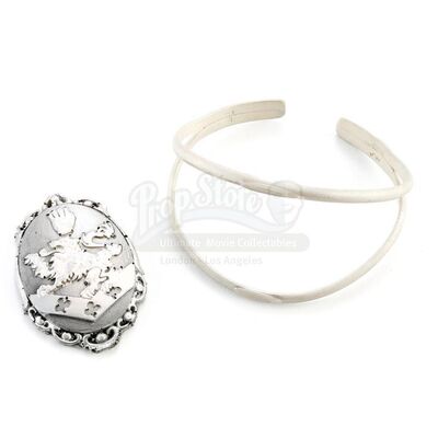THE TWILIGHT SAGA: BREAKING DAWN PART 1 (2011) - Esme Cullen's Damaged Stunt Cuff
