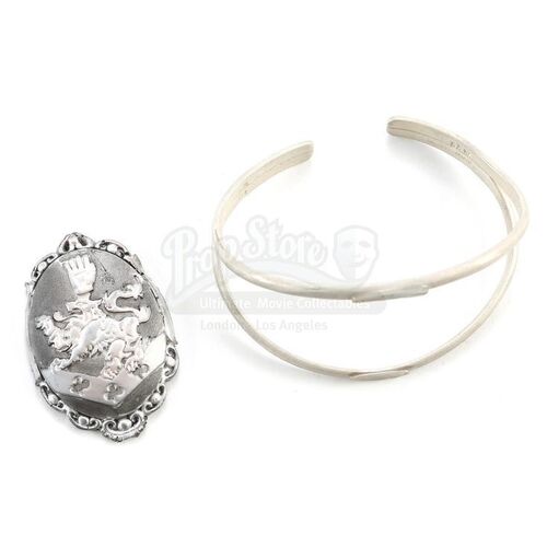 THE TWILIGHT SAGA: BREAKING DAWN PART 1 (2011) - Esme Cullen's Damaged Stunt Cuff