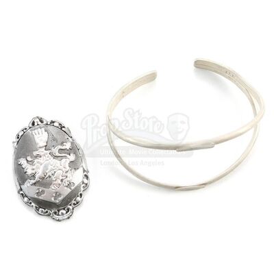 THE TWILIGHT SAGA: BREAKING DAWN PART 1 (2011) - Esme Cullen's Damaged Stunt Cuff