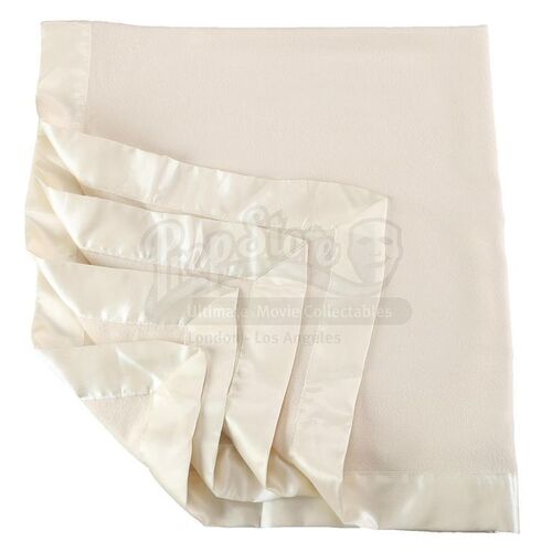 THE TWILIGHT SAGA: BREAKING DAWN PART 2 (2012) - Renesmee's Off White Baby Blanket