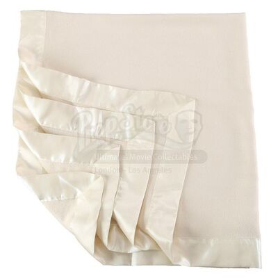 THE TWILIGHT SAGA: BREAKING DAWN PART 2 (2012) - Renesmee's Off White Baby Blanket