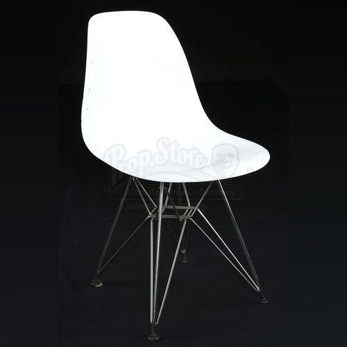 THE TWILIGHT SAGA: BREAKING DAWN PART 2 (2012) - Cullen Home Retro Patio Chair