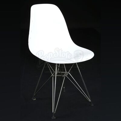 THE TWILIGHT SAGA: BREAKING DAWN PART 2 (2012) - Cullen Home Retro Patio Chair