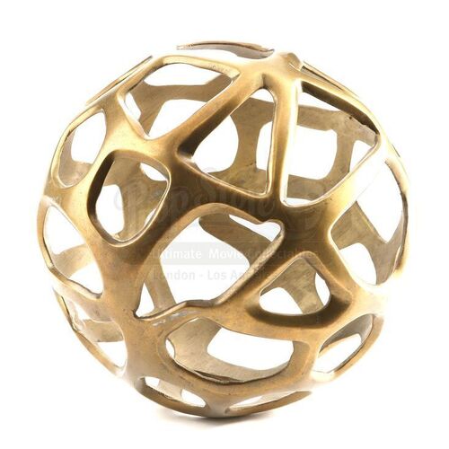 THE TWILIGHT SAGA: BREAKING DAWN PART 2 (2012) - Cullen Lounge Gold Globe