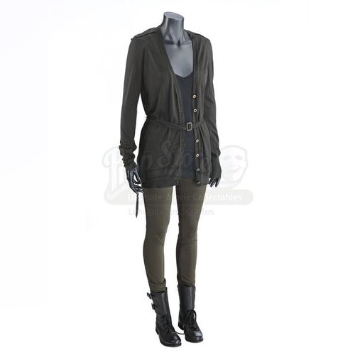 THE TWILIGHT SAGA: BREAKING DAWN PART 2 (2012) - Bella Cullen's Dark Sweater, Shirt and Pants