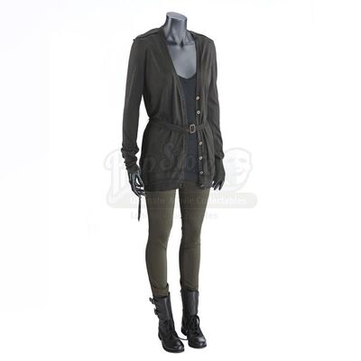 THE TWILIGHT SAGA: BREAKING DAWN PART 2 (2012) - Bella Cullen's Dark Sweater, Shirt and Pants