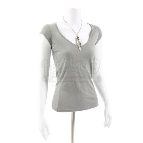 THE TWILIGHT SAGA: BREAKING DAWN PART 2 (2012) - Kate Denali's Cullen House T-Shirt and Necklace