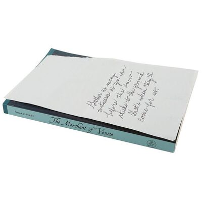 THE TWILIGHT SAGA: BREAKING DAWN PART 2 (2012) - Alice Cullen's Merchant of Venice Book and Note